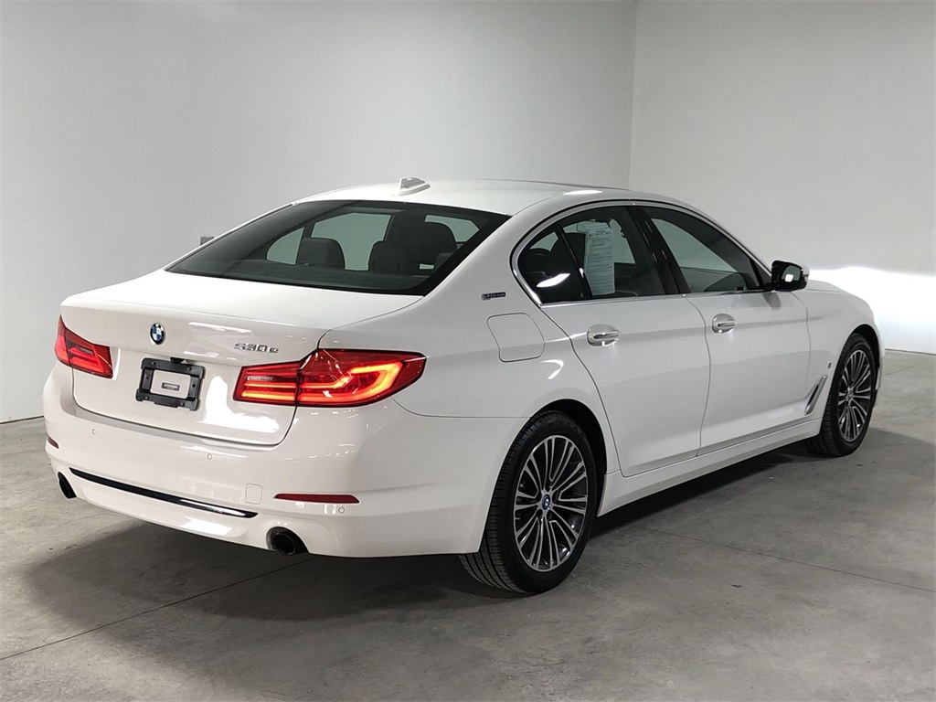 Pre-Owned 2018 BMW 5 Series 530e xDrive iPerformance With Navigation & AWD